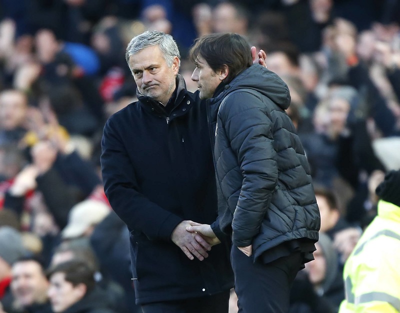 Trenér Manchesteru United Jose Mourinho (vlevo) s Antoniem Contem.