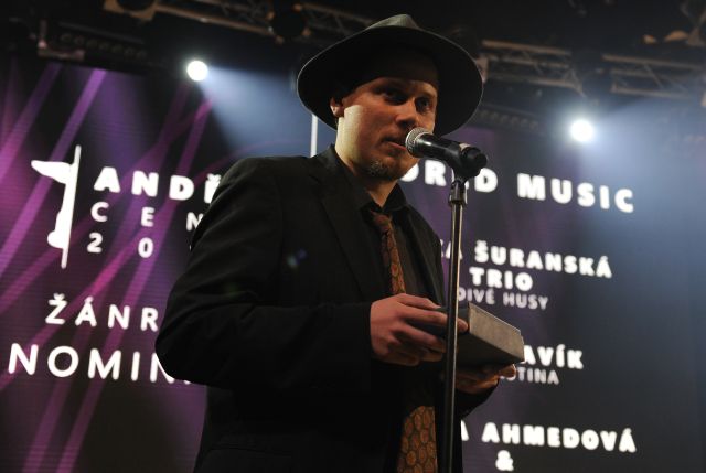 Kontrabasista Jiří Slavík.