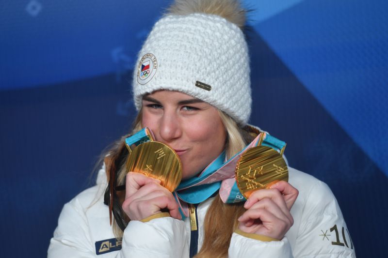 Ester Ledecká se díky dvěma zlatým medailím stala jednou z největších hvězd celé olympiády.