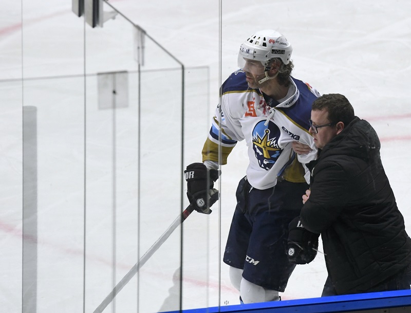Jaromír Jágr bezprostředně po svém zranění.