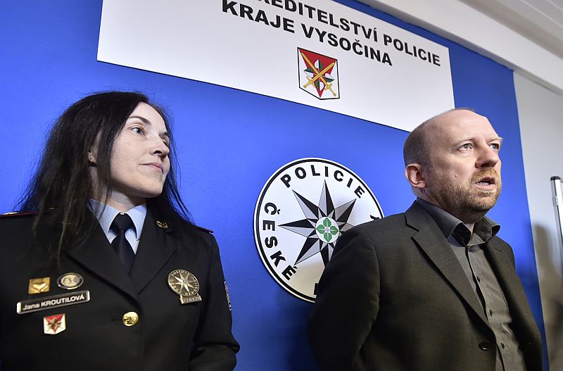 Tisková mluvčí Police ČR Jana Kroutilová a vedoucí Služby kriminální policie a vyšetřování Kraje Vysočina Pavel Kubiš.