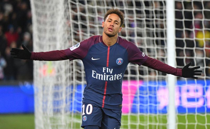 Neymar bude svému klubu několik týdnů chybět.