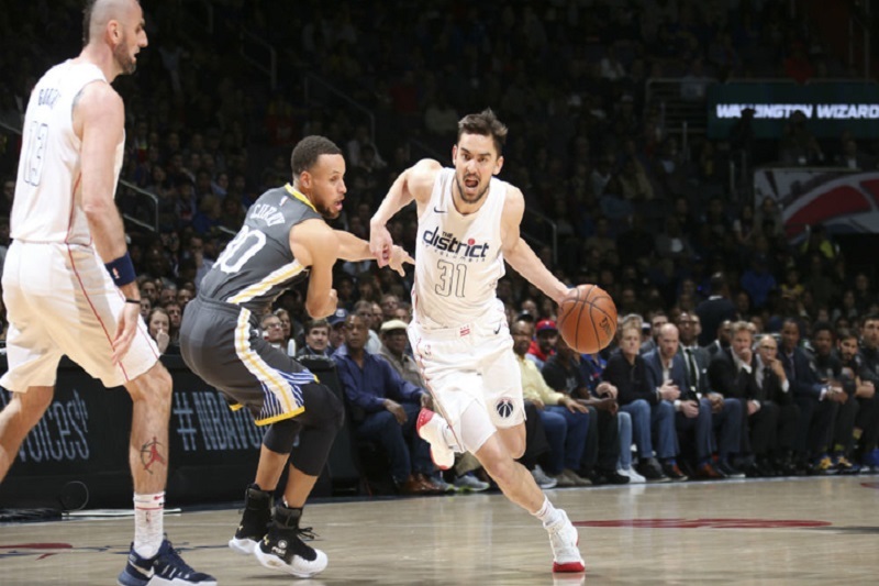 Washnington prohrál s Golden State potřinácté z patnácti zápasů. Washnington prohrál s Golden State potřinácté z patnácti zápasů.