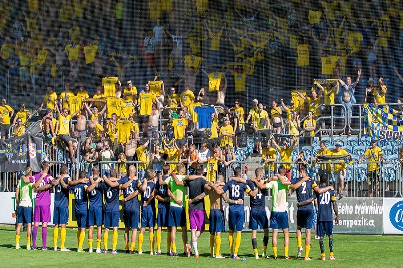 Fotbalisté SFC Opava budou bojovat o postup mezi ligovou smetánku.