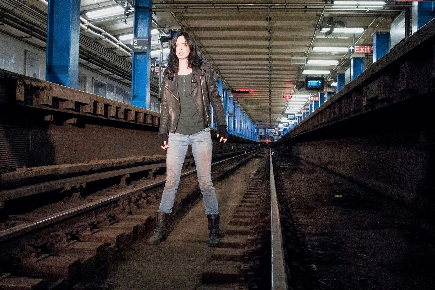 Jessica Jones nastolila v první sérii vysokou laťku, v té druhé ale i přes jistá klopýtnutí dál baví.