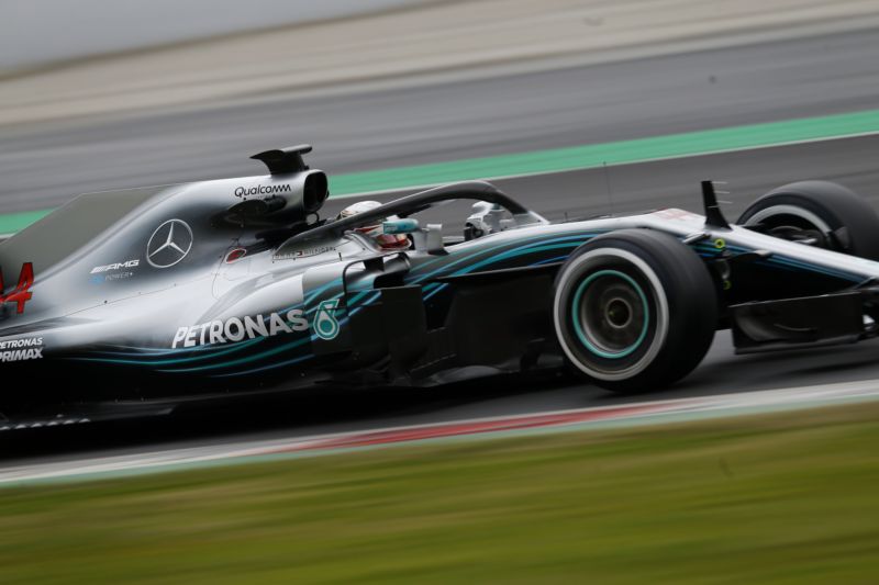 Brit Lewis Hamilton byl nejrychlejším jezdcem na okruhu v Barceloně.