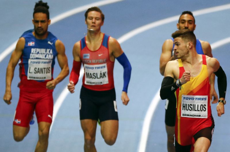 Pavel Maslák postoupil do semifinále.