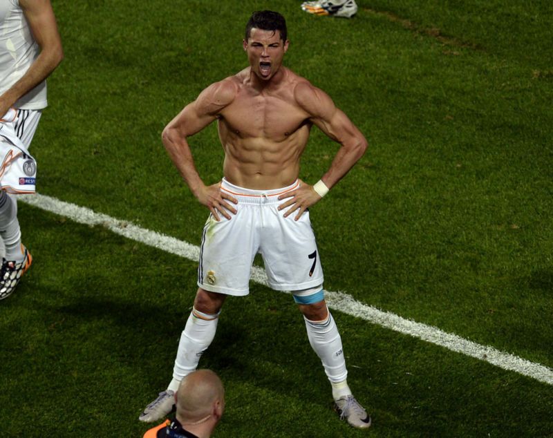 Cristiano Ronaldo inspiroval slavnou pózou i svého syna.