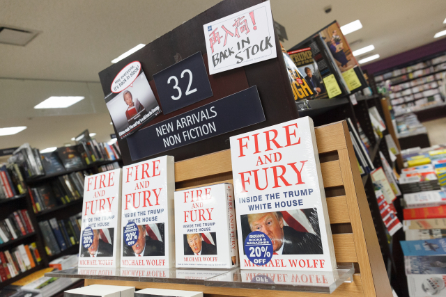 Kniha Oheň a hněv o Donaldu Trumpovi v americkém obchodě.
