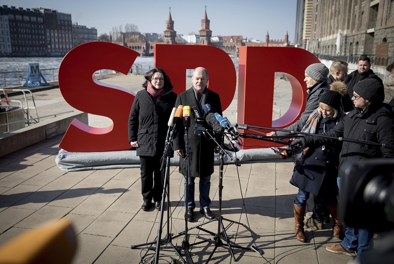 Andrea Nahles a hamburský starosta Olaf Scholz.