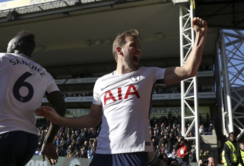 Tottenham splnil roli favorita a porazil Huddersfield 2:0.