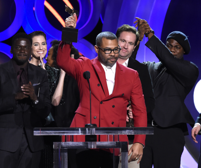 Jordan Peele získal ocenění za nejlepší snímek Uteč na 33. Spirit Awards.