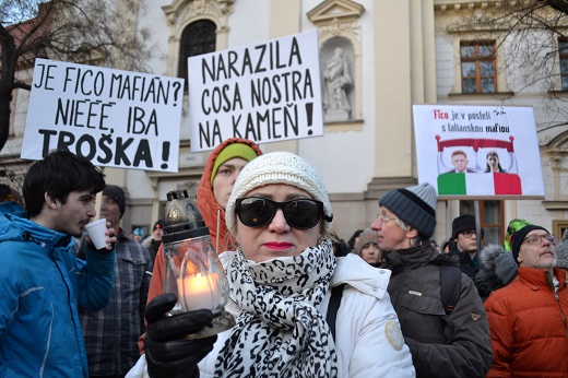 Demonstranti přicházejí s mnoha hesly.