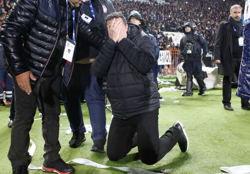 Zasažený trenér Olympiakosu Óscar García.