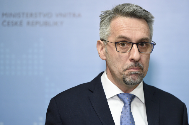 Ministr vnitra v demisi Lubomír Metnar má také minulost spojenou s jednou z represivních složek komunistického režimu.
