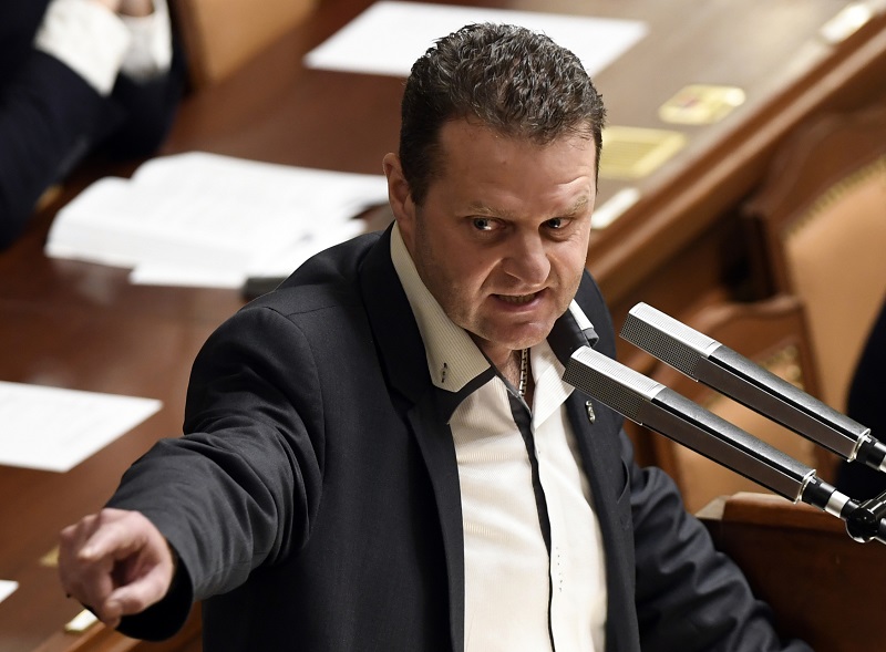 Zdeněk Ondráček během svého proslovu v Poslanecké sněmovně, kdy oznámil svou rezignaci na post předsedy pro kontrolu činnosti GIBS.