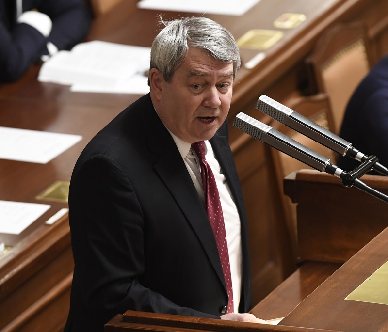 Předseda KSČM Vojtěch Filip na schůzi Poslanecké sněmovny. Předseda KSČM Vojtěch Filip na schůzi Poslanecké sněmovny.