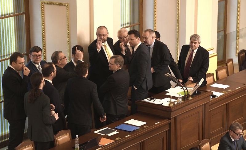 Ozvat se proti návratu komunistů k moci má smysl, veřejnost vyhrála nad politiky. Ozvat se proti návratu komunistů k moci má smysl, veřejnost vyhrála nad politiky.