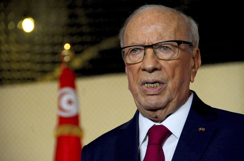 Tuniský prezident Kaíd Sibsí o sedm měsíců prodloužil výjimečný stav v zemi. Tuniský prezident Kaíd Sibsí o sedm měsíců prodloužil výjimečný stav v zemi.