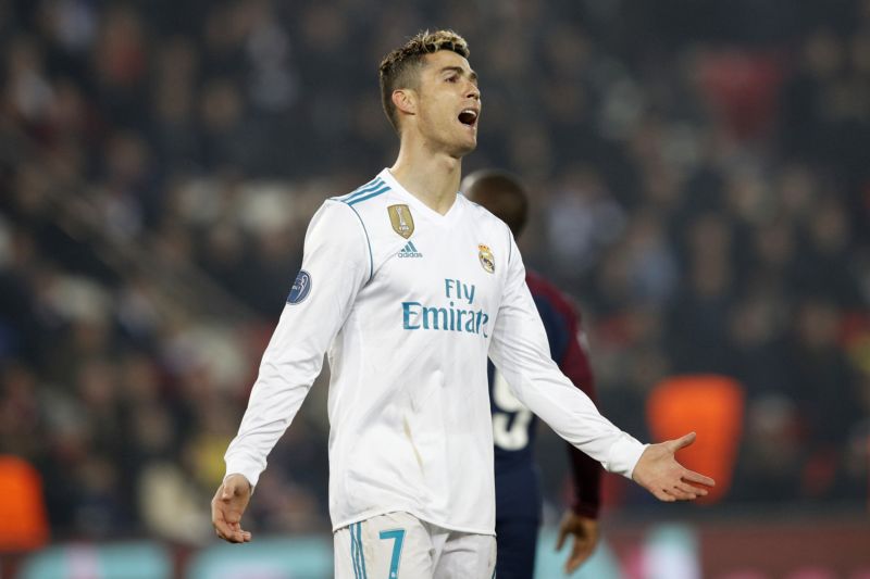 Real Madrid porazil PSG na jeho půdě 2:1 a postoupil do čtvrtfinále. Real Madrid porazil PSG na jeho půdě 2:1 a postoupil do čtvrtfinále.