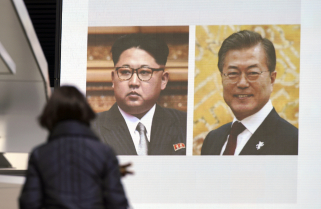Kim Jong Un a Moon Jae-in. Kim Jong Un a Moon Jae-in.
