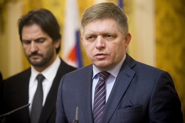 Slovenský premiér Robert Fico (vpravo) a ministr vnitra R. Kaliňák.