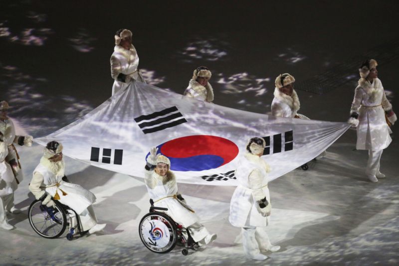 V Pchjongčchangu byly slavnostně zahájeny paralympijské hry.