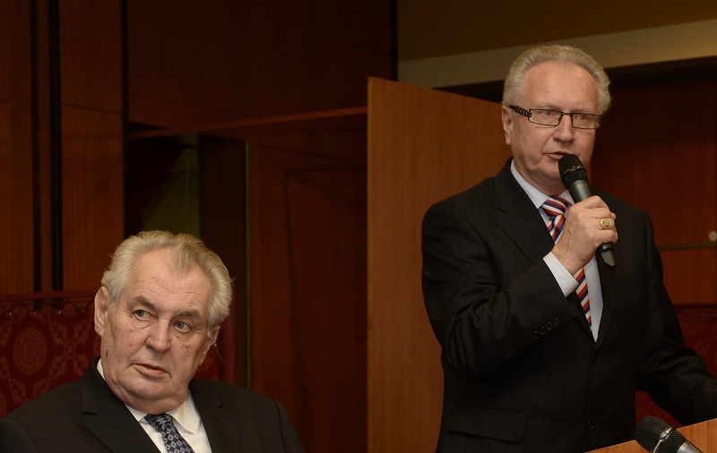 Senátor Jan Veleba (vlevo) na podzim nebude v horní komoře parlamentu obhajovat své místo.