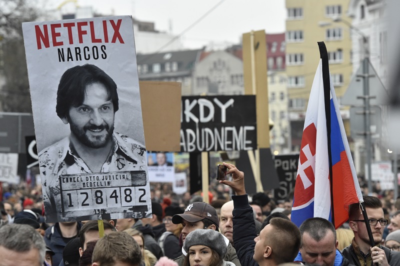 Slováci v pátek demonstrovali proti vládě a za nezávislé vyšetření vraždy novináře Jána Kuciaka a jeho partnerky.