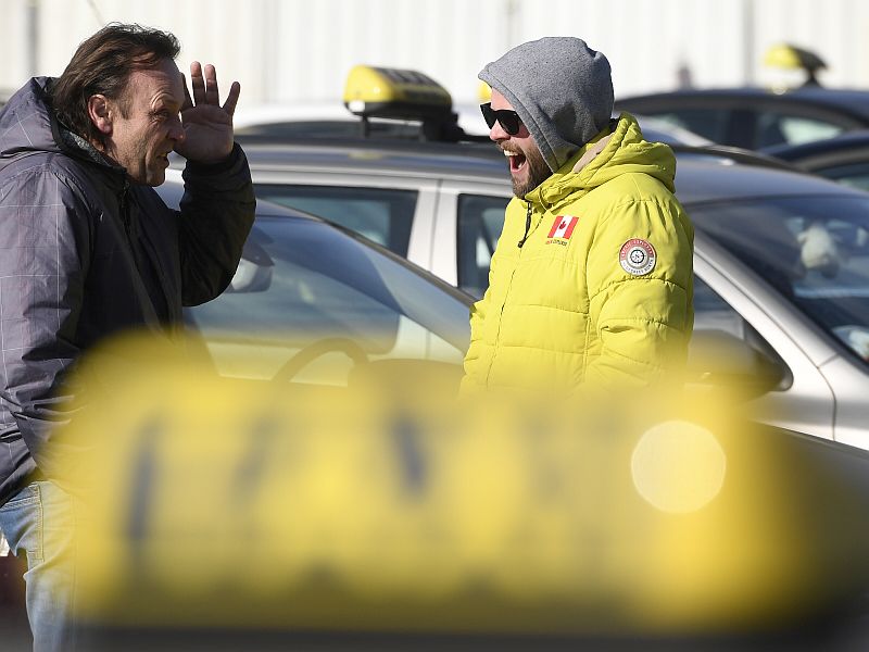 Taxikáři během únorového protestu na Strahově.
