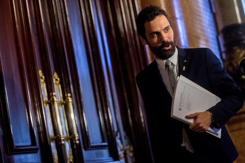 Předseda katalánského parlamentu Roger Torrent. Předseda katalánského parlamentu Roger Torrent.