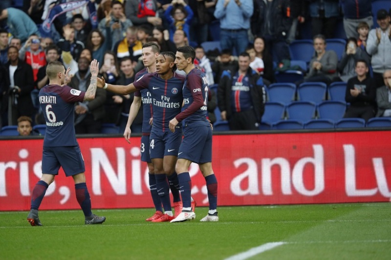 Fotbalisté PSG rozdrtili Méty a zvýšili svůj náskok v čele. Fotbalisté PSG rozdrtili Méty a zvýšili svůj náskok v čele.