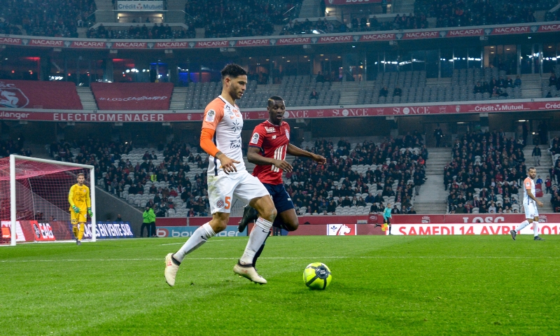 Zápas Lille proti Montpellier narušily výtržnosti fanoušků.