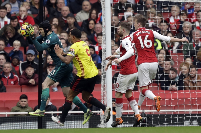 Brankář Petr Čech v nedělním zápase Arsenalu.