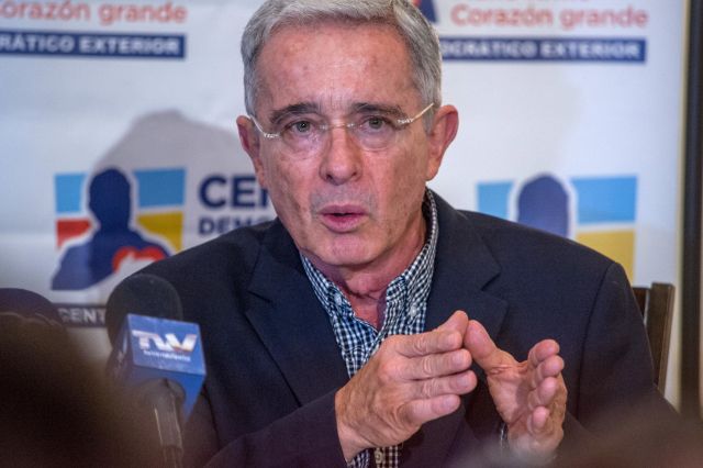 Exprezident Álvaro Uribe.