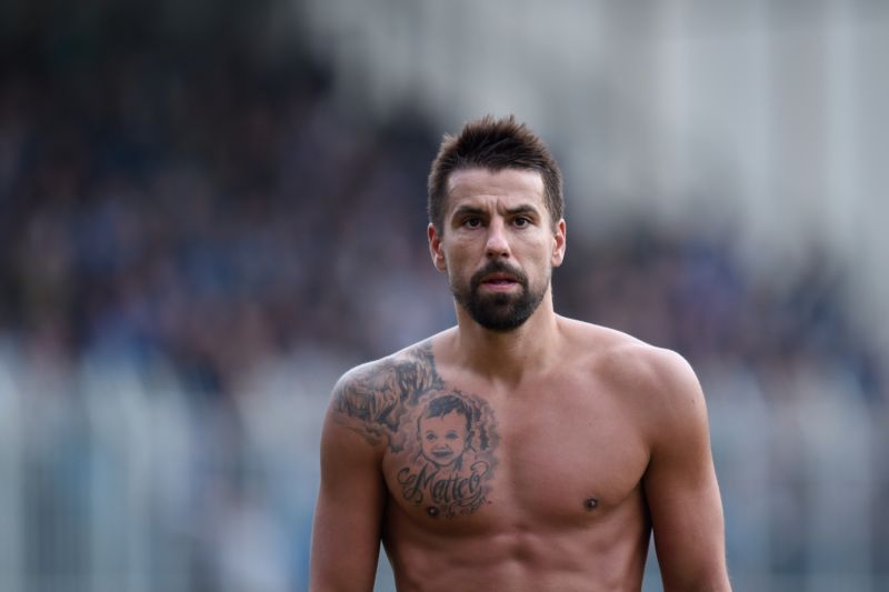 Milan Baroš odcházel v Jablonci do šatny svlečený do půl těla. Stejně jako jeho spoluhráči.