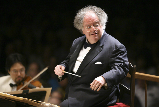 Newyorská Metropolitní opera propustila dlouholetého dirigenta a hudebního ředitele Jamese Levina. 