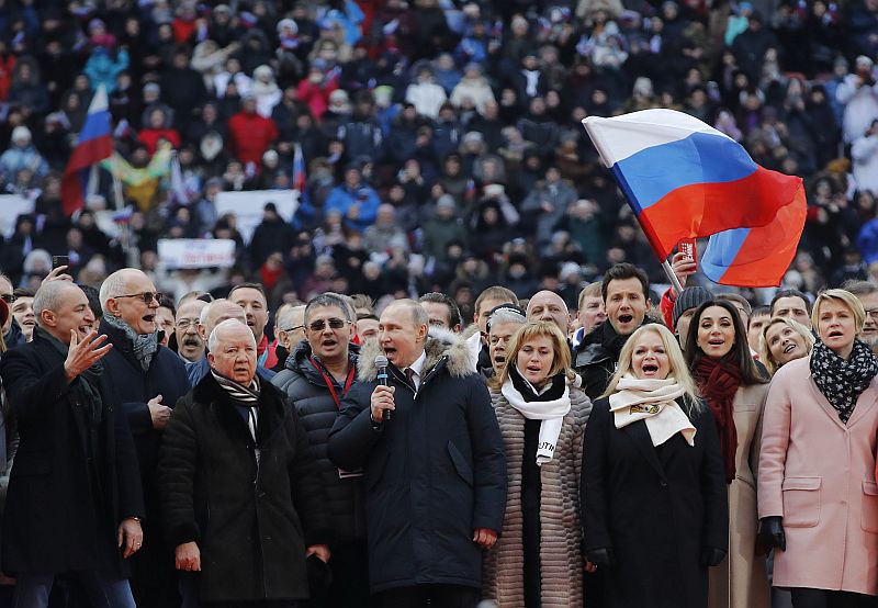 Prezidentská kampaň Vladimira Putina na moskevském stadionu Lužniki.