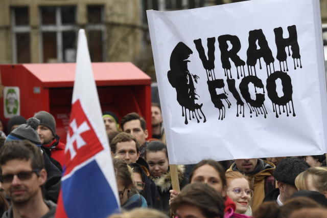 Fotografie z demonstrace kvůli zavražděnému Jánu Kuciakovi a jeho snoubence.