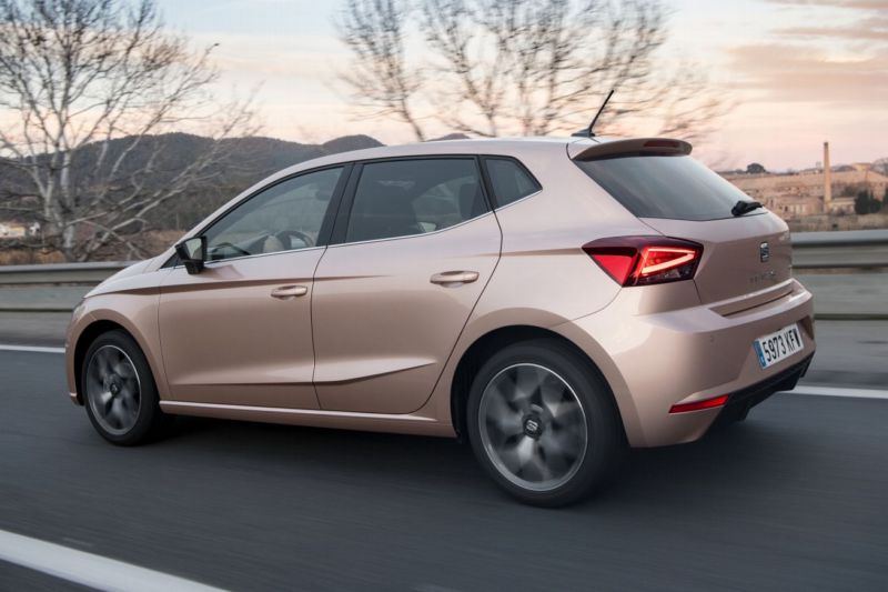 Seat Ibiza TGI s motorem na stlačený zemní plyn a benzin.