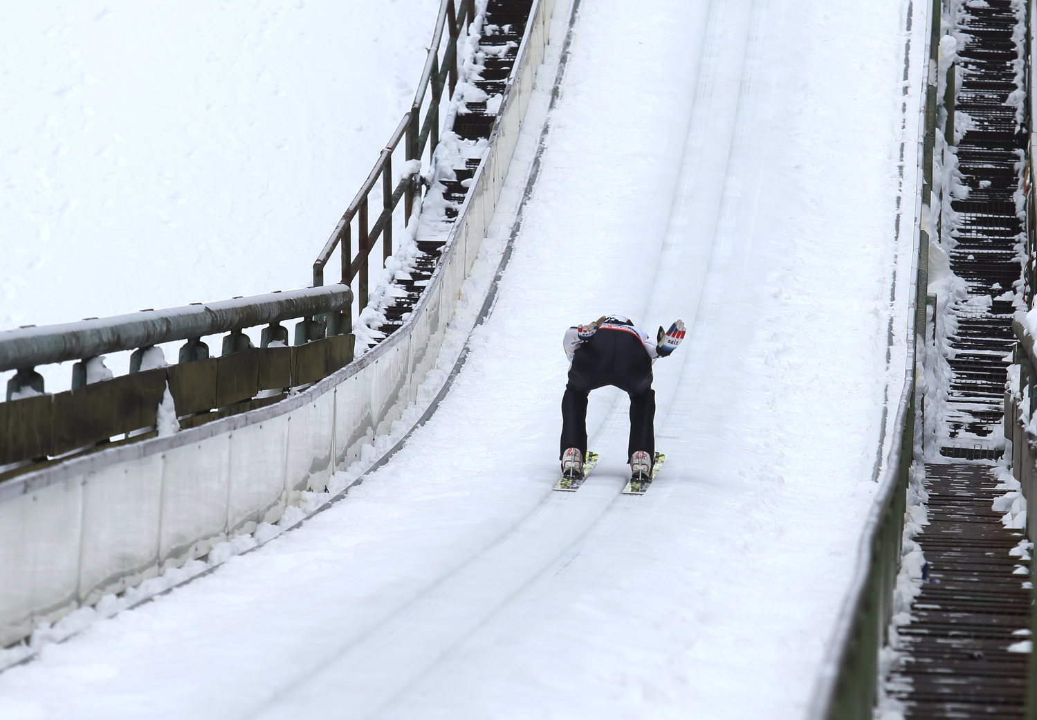 Babiš slibuje investice do skokaknských můstků v Harrachově.