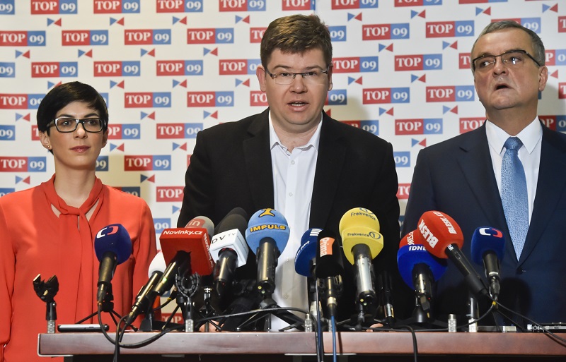Návrh TOP 09 o zrušení přestupku urážka úředníka u vlády neprošel.