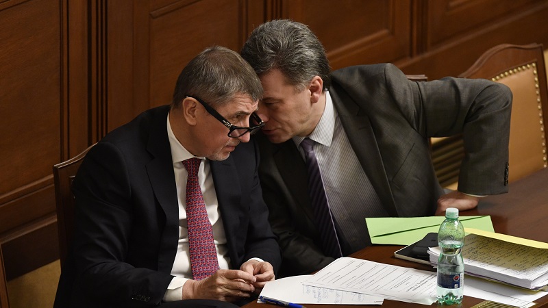 Premiér v demisi Andrej Babiš (vlevo) a poslanec Pavel Blažek. Premiér v demisi Andrej Babiš (vlevo) a poslanec Pavel Blažek.