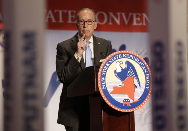 Televizní komentátor Larry Kudlow.