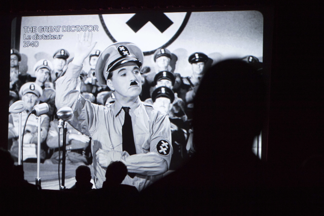 Charlie Chaplin ve filmu Diktátor.