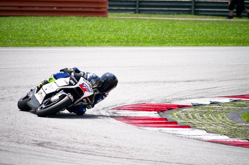Na startu motocyklového MS bude i Karel Abraham a Jakub Kornfeil.