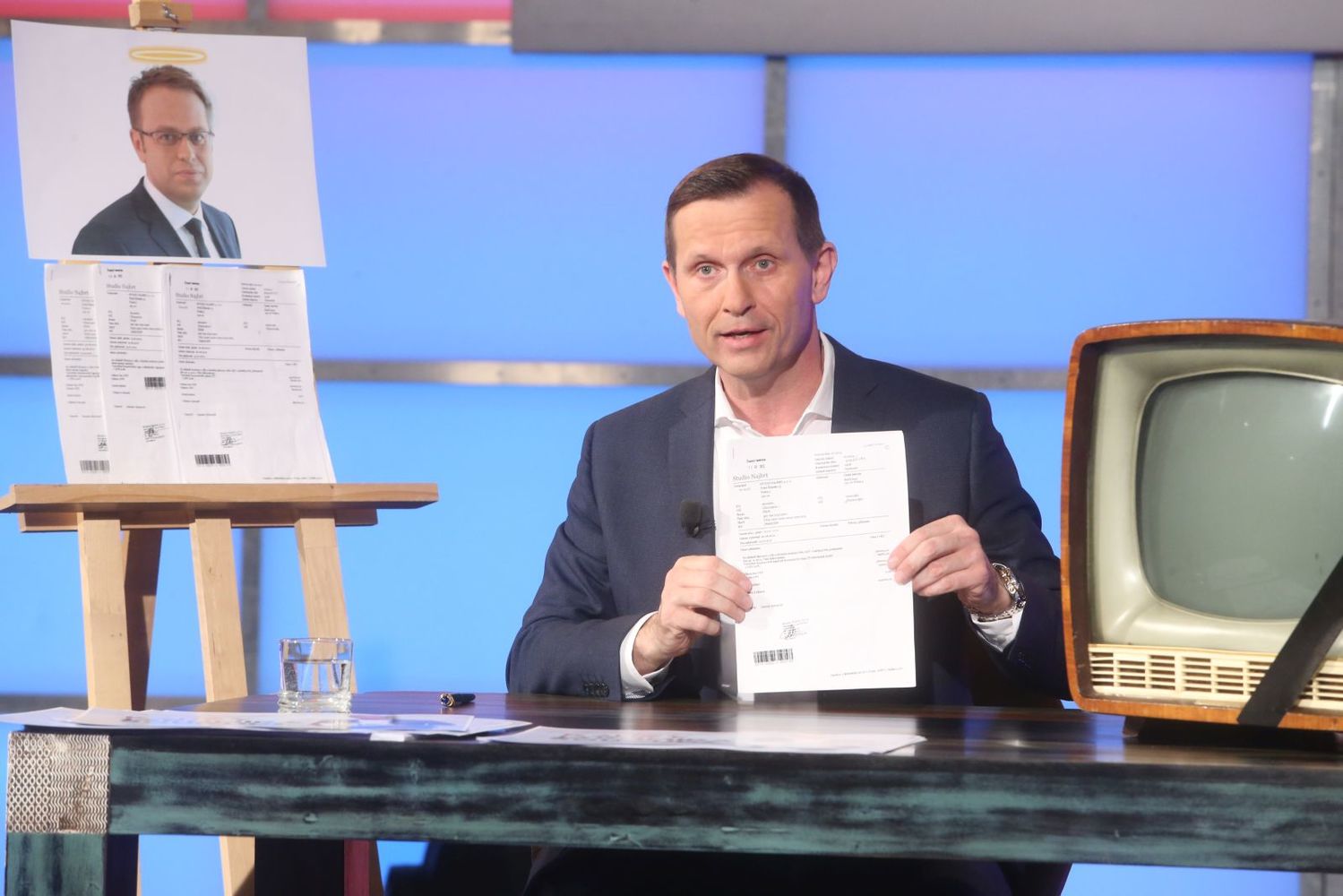 Nevzdělaná telátka! Jaromír Soukup naložil papalášům z České televize.