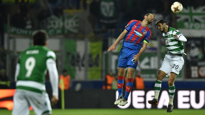 Marek Bakoš v odvetném zápase Evropské ligy proti Sportingu Lisabon. Marek Bakoš v odvetném zápase Evropské ligy proti Sportingu Lisabon.