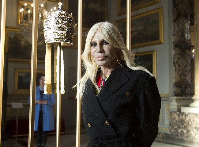 Donatella Versace, umělecká ředitelka módního impéria.