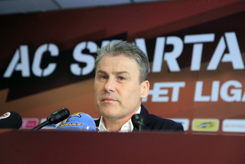 První derby Pavla Hapala v roli trenéra skončilo remízou. První derby Pavla Hapala v roli trenéra skončilo remízou.